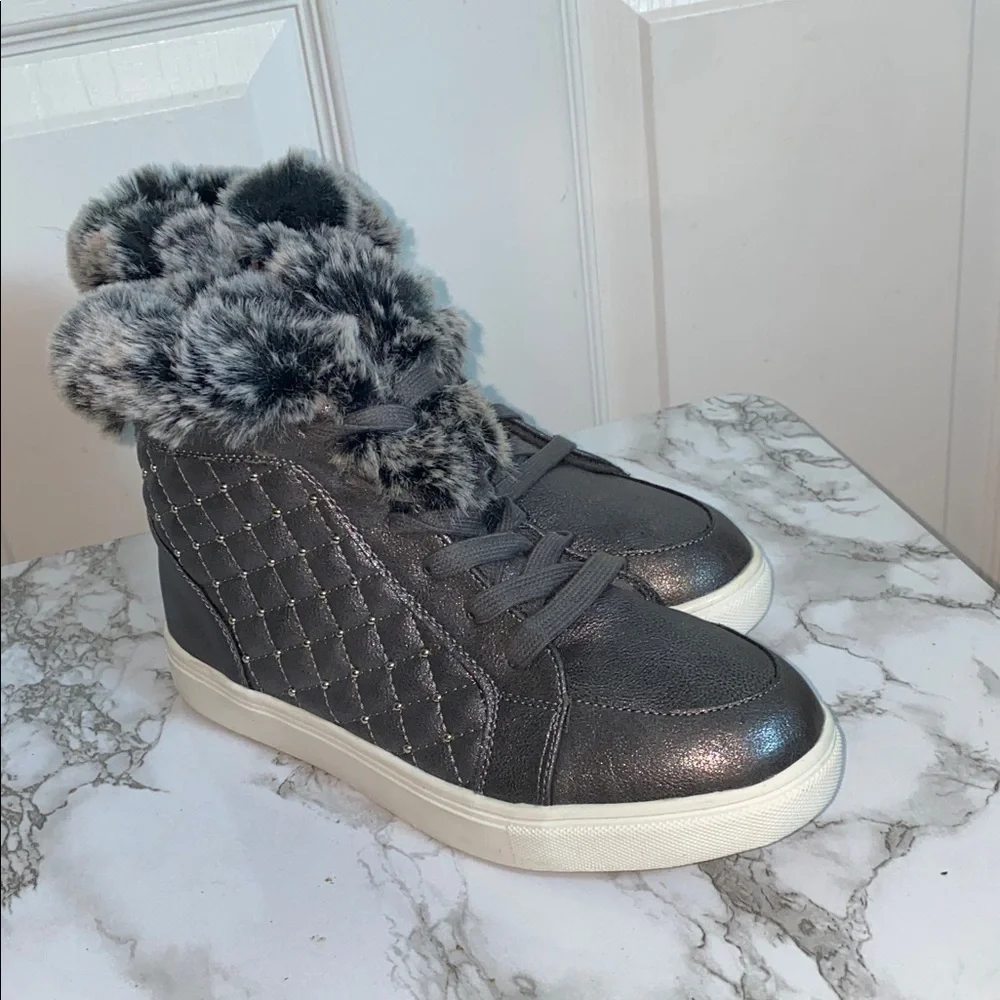 Steve Madden Kids Jfelicia sneakers with a quilted upper and faux fur trim 4